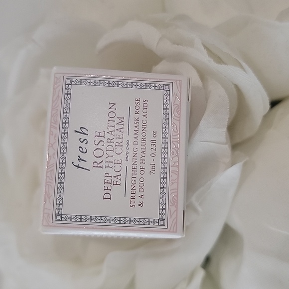 Fresh Cosmetic Bag With Samples - Picture 3 of 6